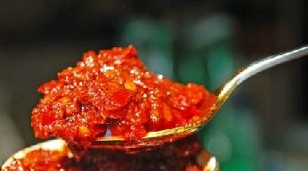 Making harissa paste by hand